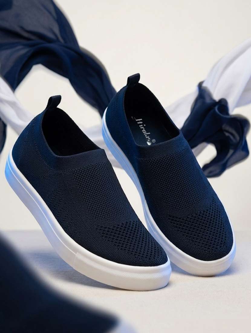 men solid blue slip on sneaker