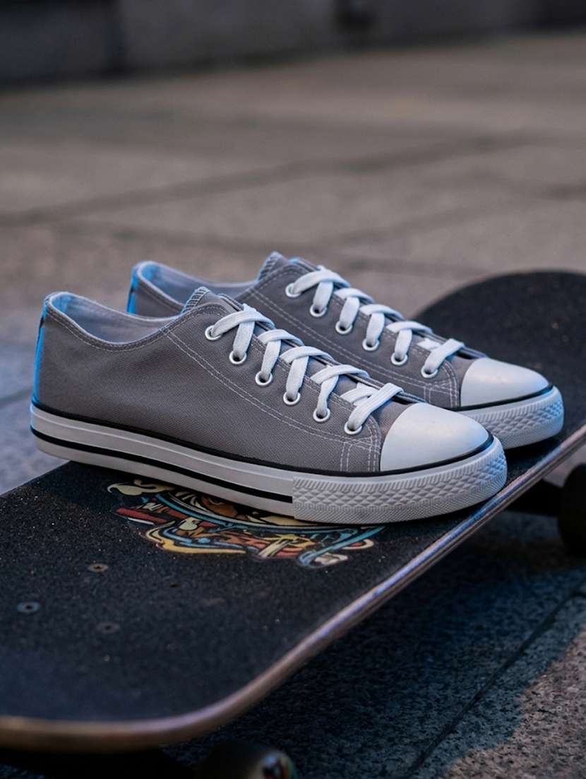 men solid lace up sneaker