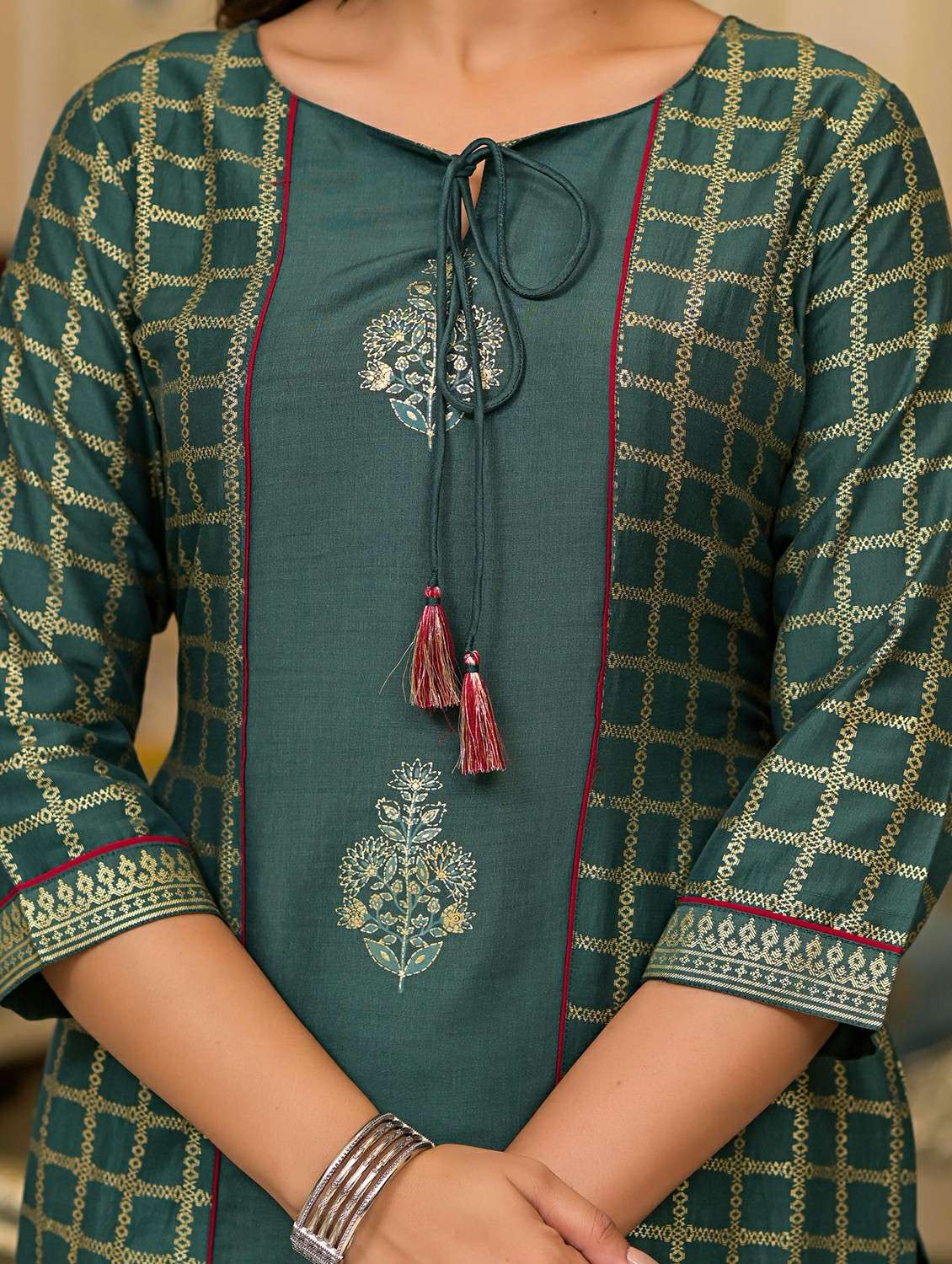 women bottle green cotton straight kurta - 22473113 -  Standard Image - 3