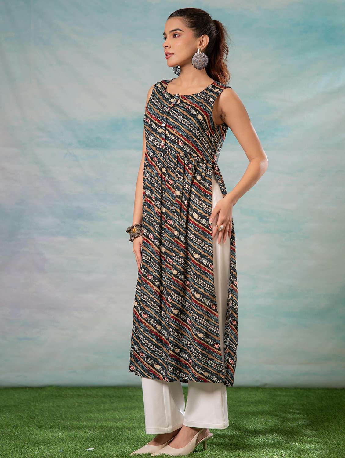 women printed sleeveless a-line kurta - 22473126 -  Standard Image - 3