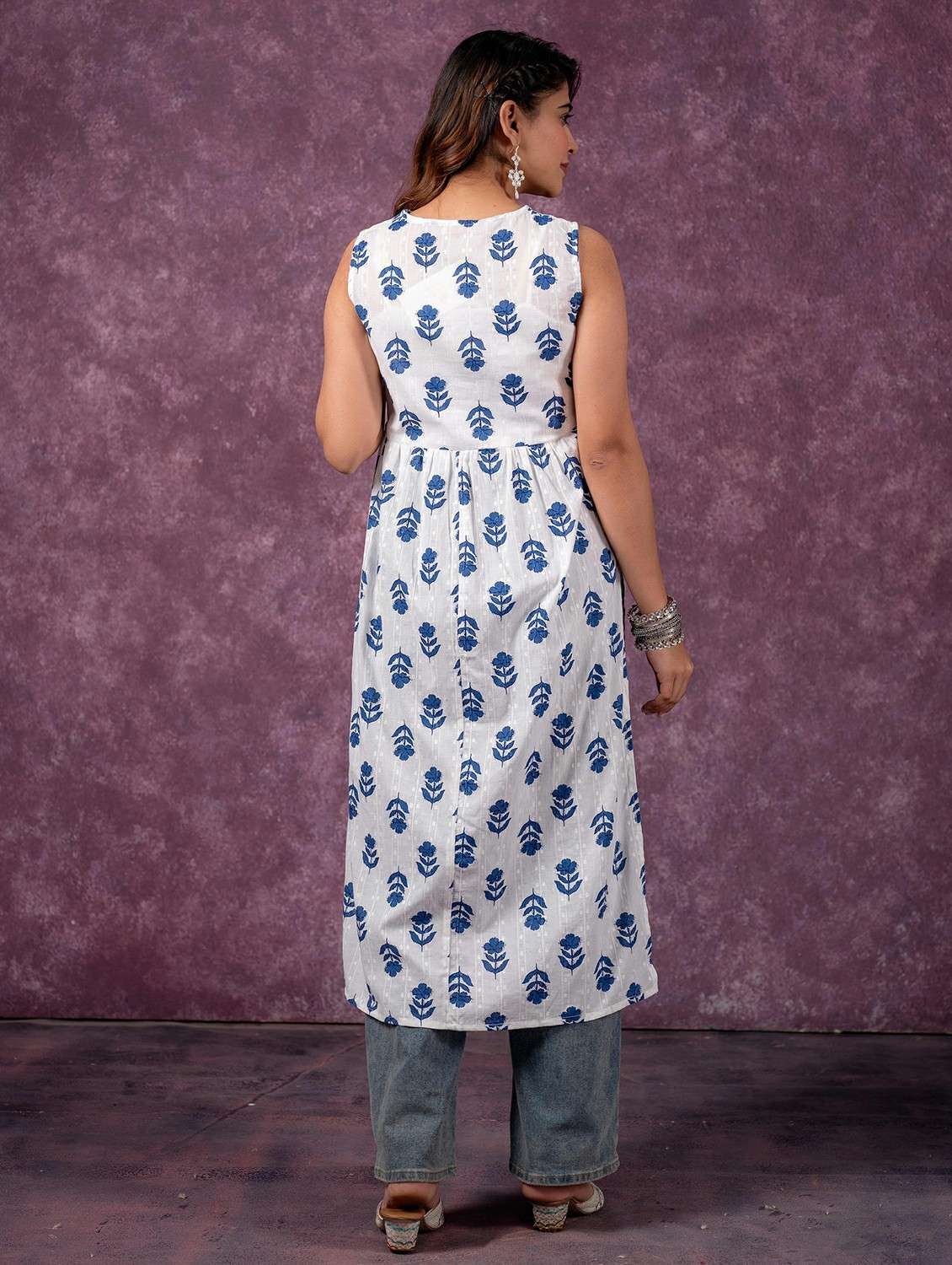 women floral printed sleeveless a-line kurta - 22473142 -  Standard Image - 3