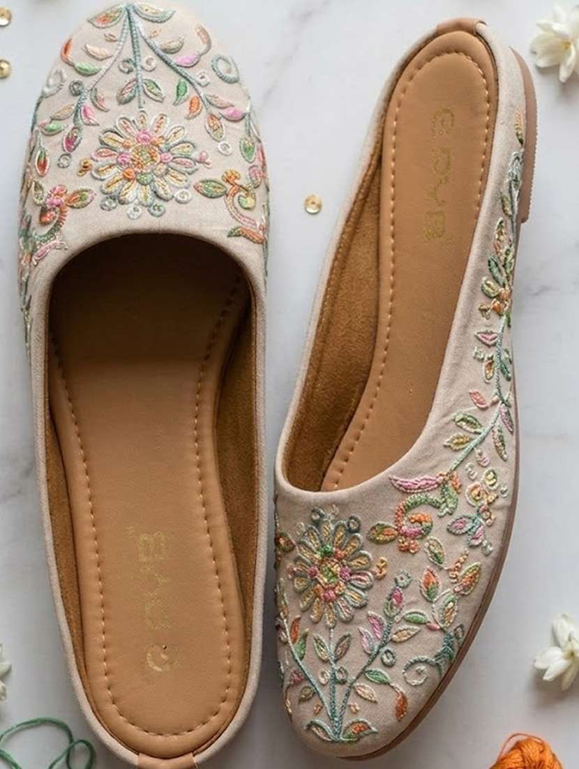 women cream slip on jutis & mojari
