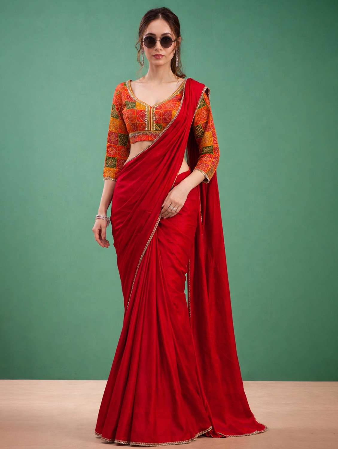 women solid with bordered saree with blouse