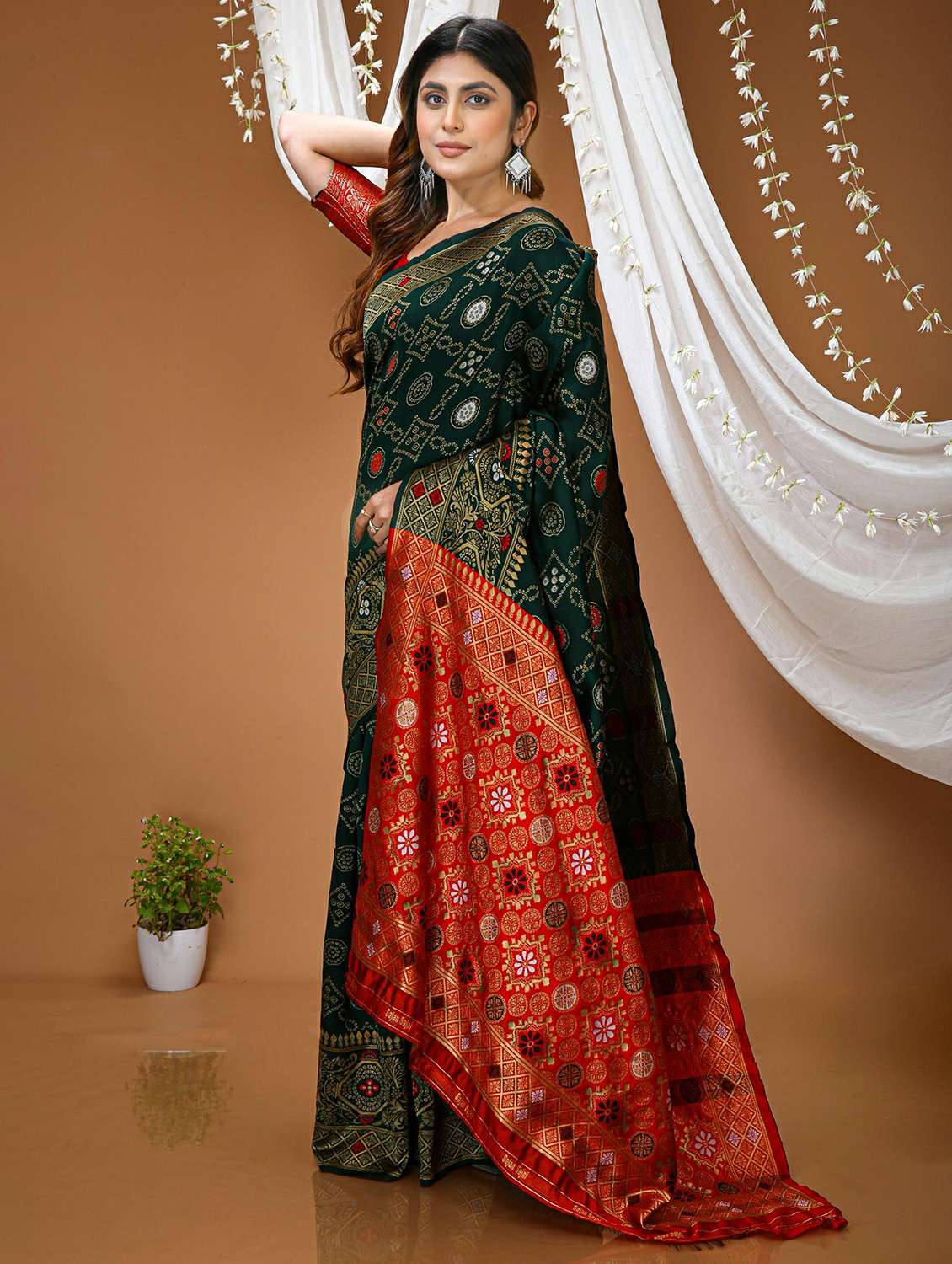 women green kanjivaram saree with blouse - 22473502 -  Standard Image - 3