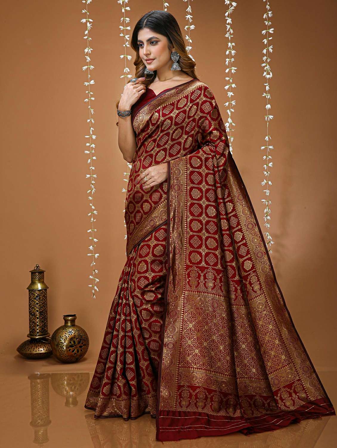 women maroon kanjivaram saree with blouse - 22473636 -  Standard Image - 3