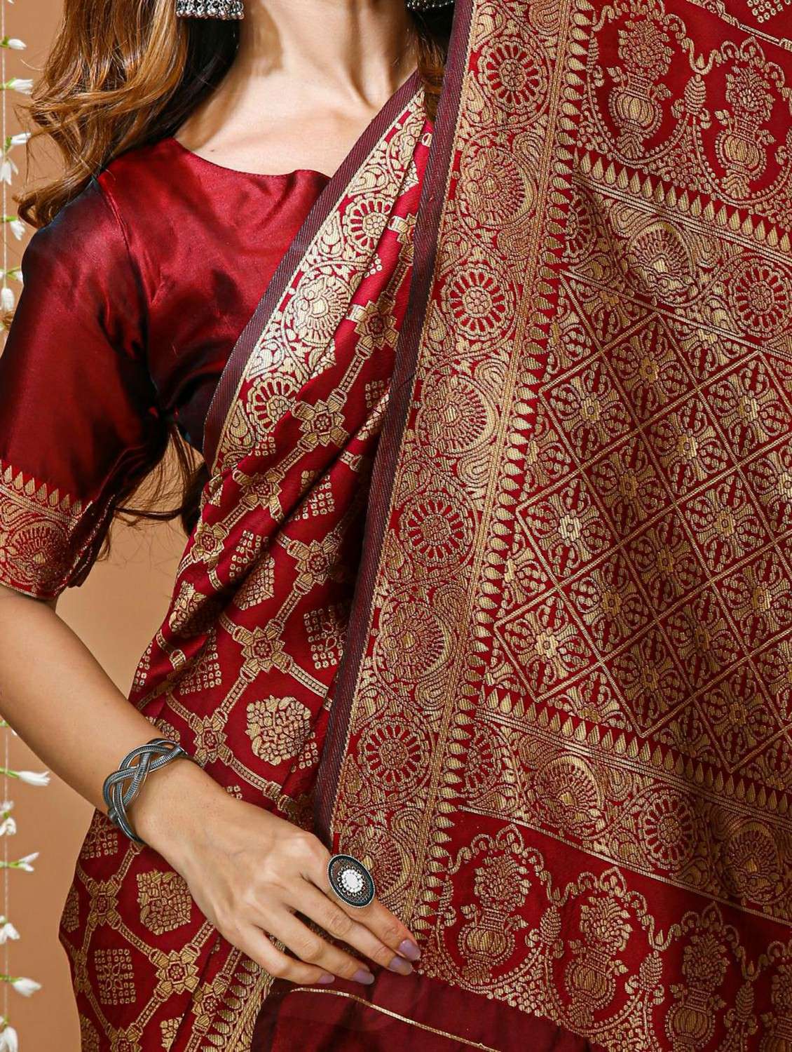 women maroon kanjivaram saree with blouse - 22473636 -  Standard Image - 5