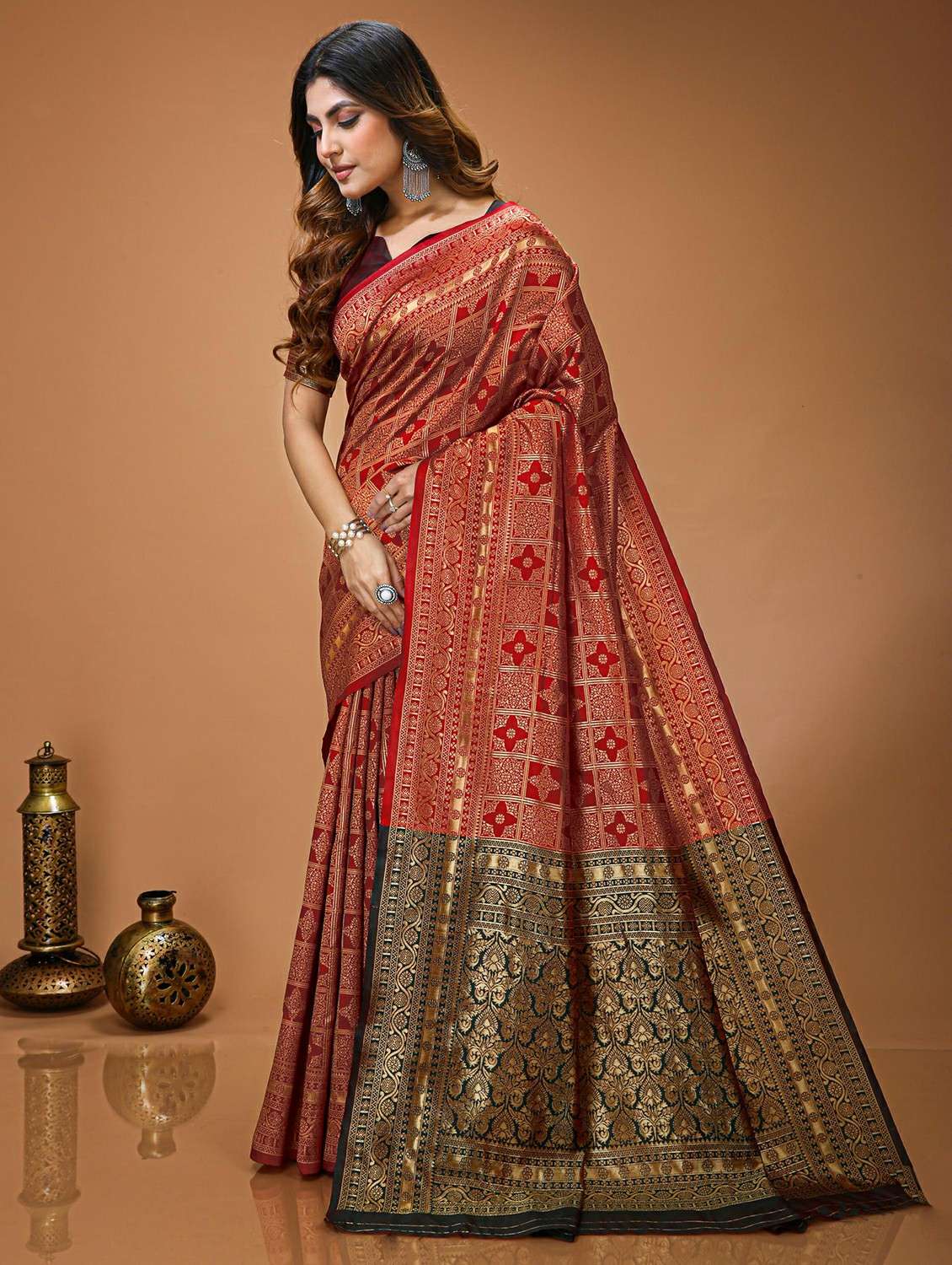 Women Red Banarasi Saree With Blouse - 22473637 -  Standard Image - 3