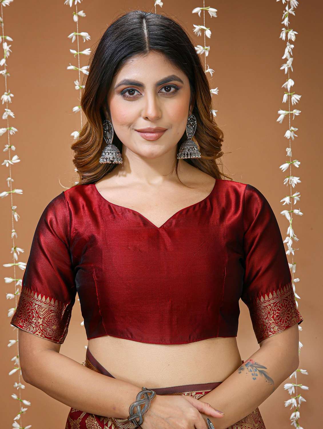 Women Red Banarasi Saree With Blouse - 22473637 -  Standard Image - 5