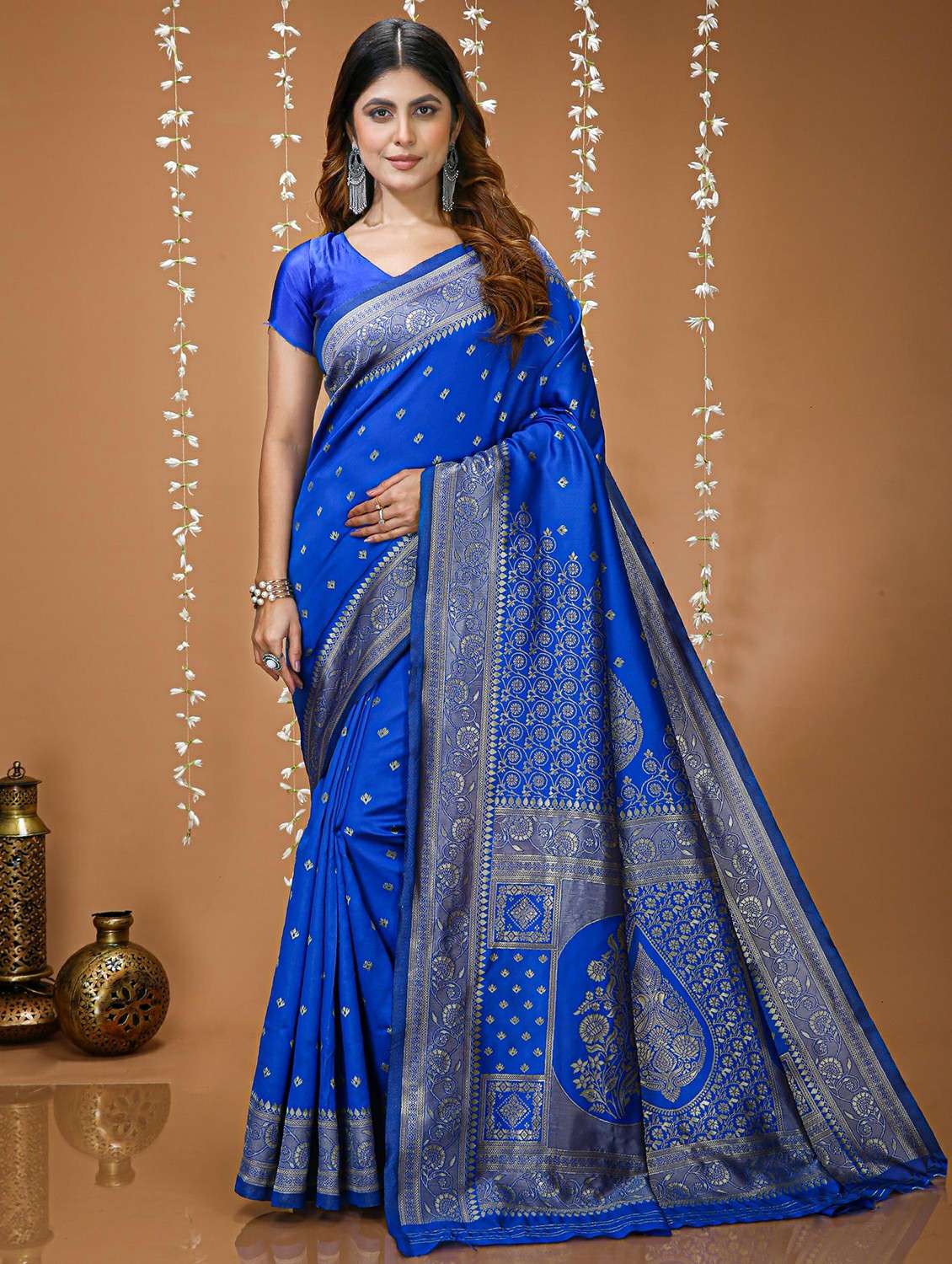 women printed saree with attached blouse with blouse