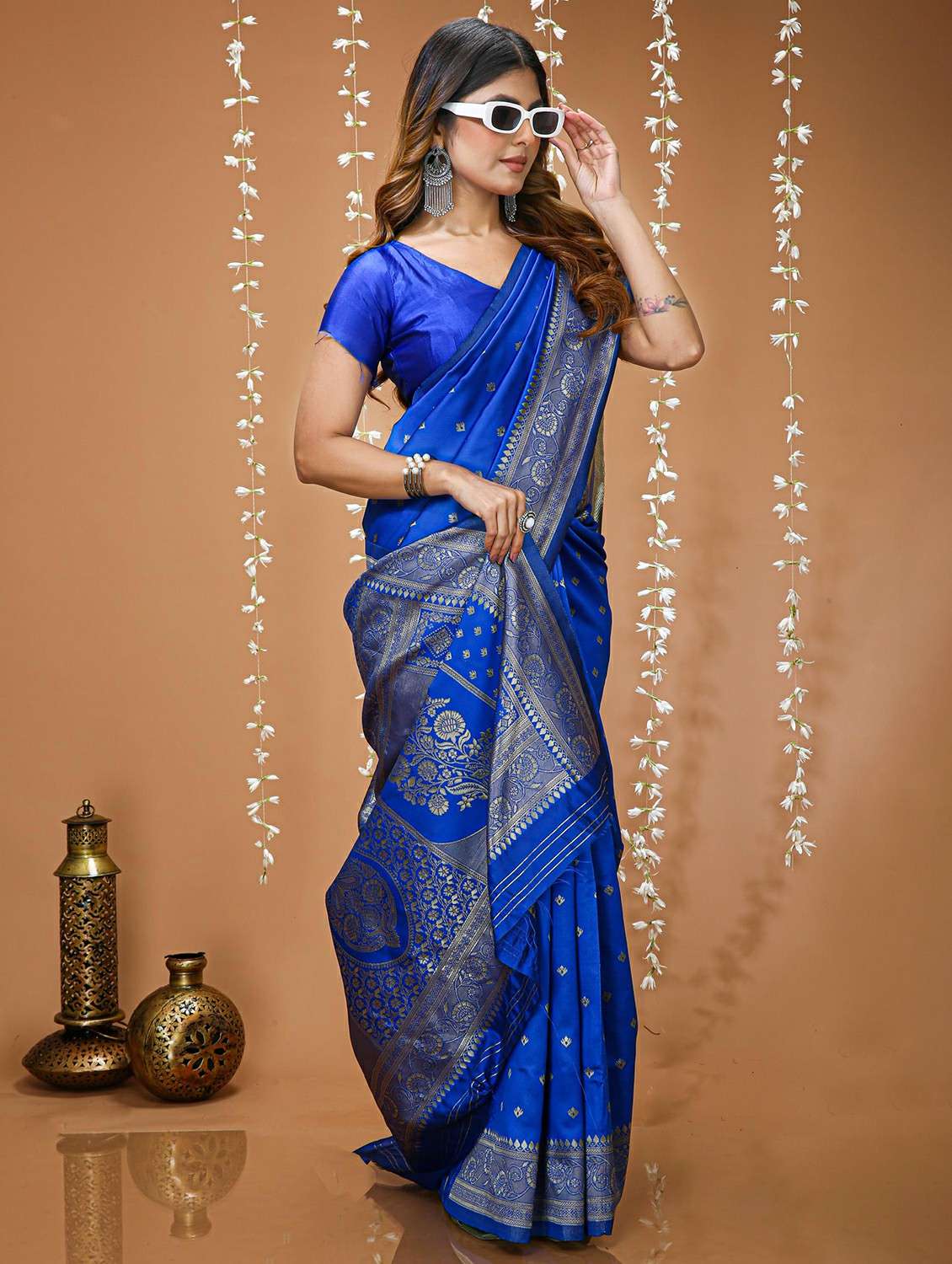 women printed saree with attached blouse with blouse - 22473651 -  Standard Image - 3