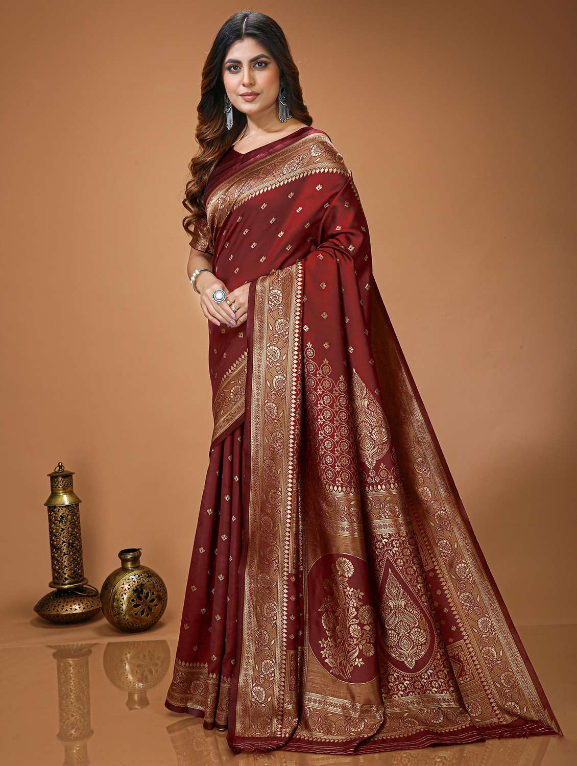 women red kanjivaram saree with blouse - 22473652 -  Standard Image - 3