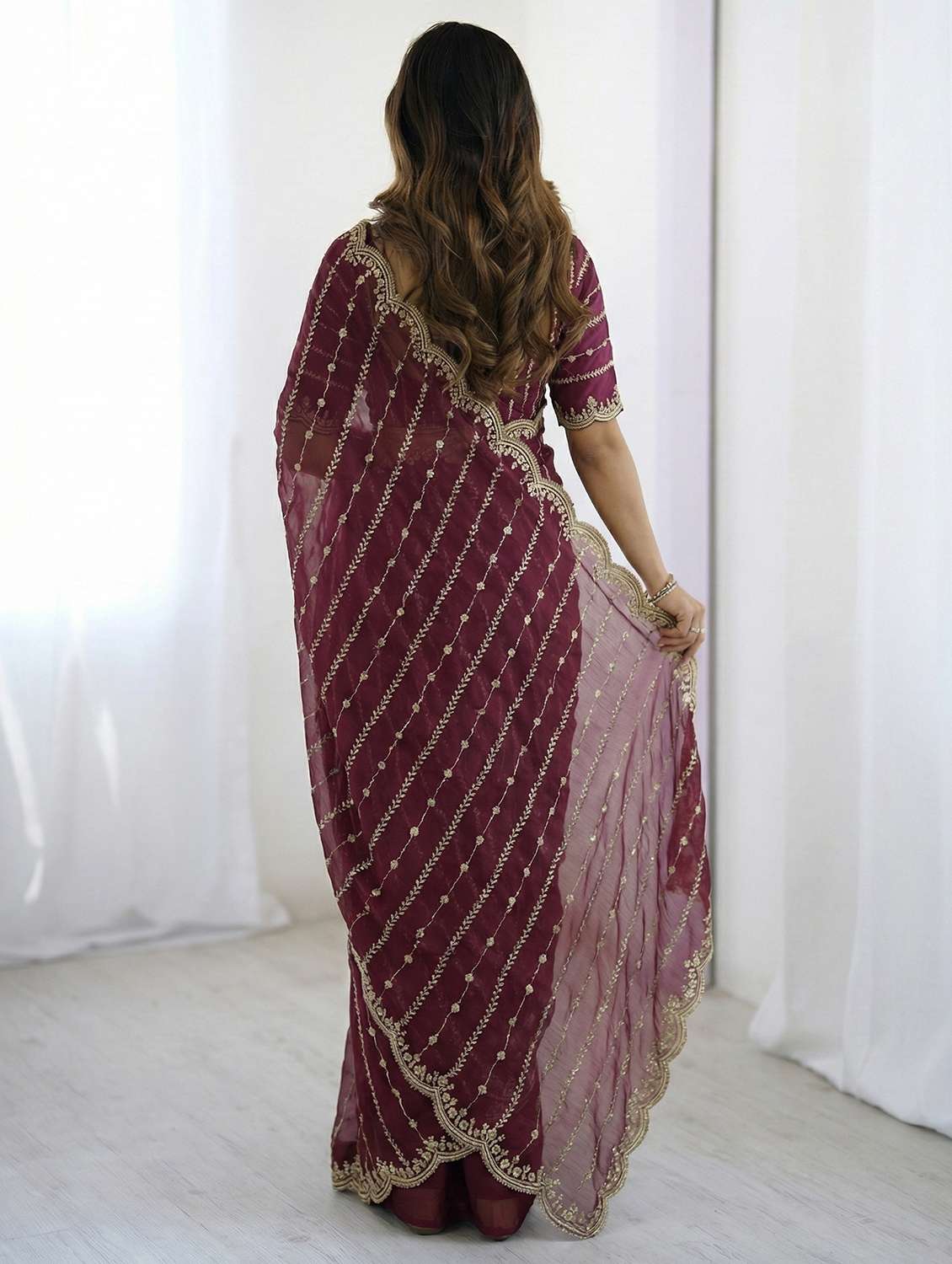 women red embellished saree with blouse - 22473653 -  Standard Image - 3