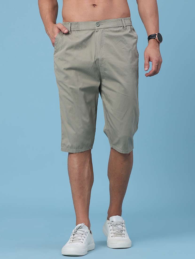 men solid mid rise cargo shorts
