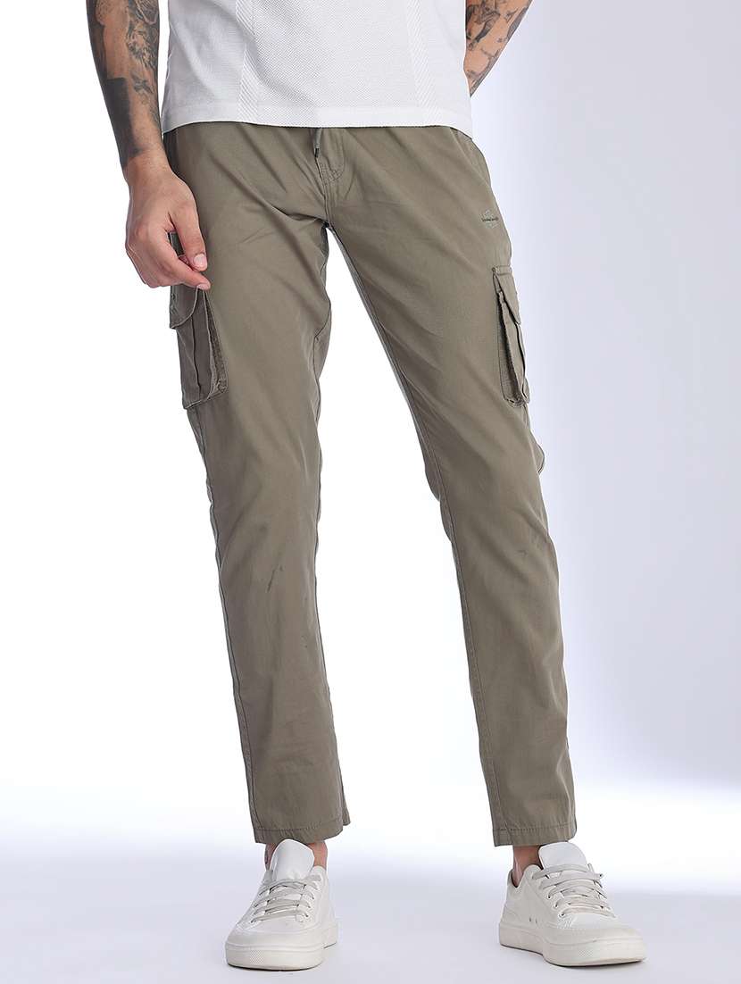 men solid mid rise regular fit cargo 