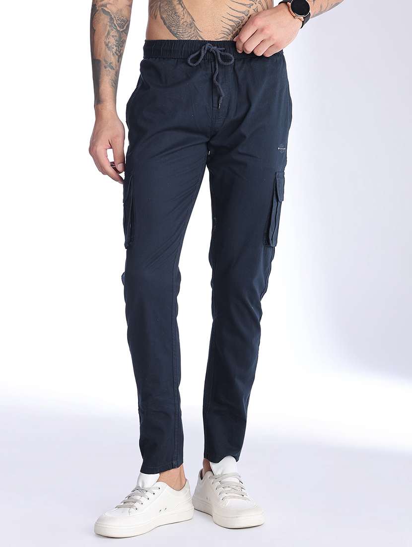 men solid mid rise regular fit cargo 