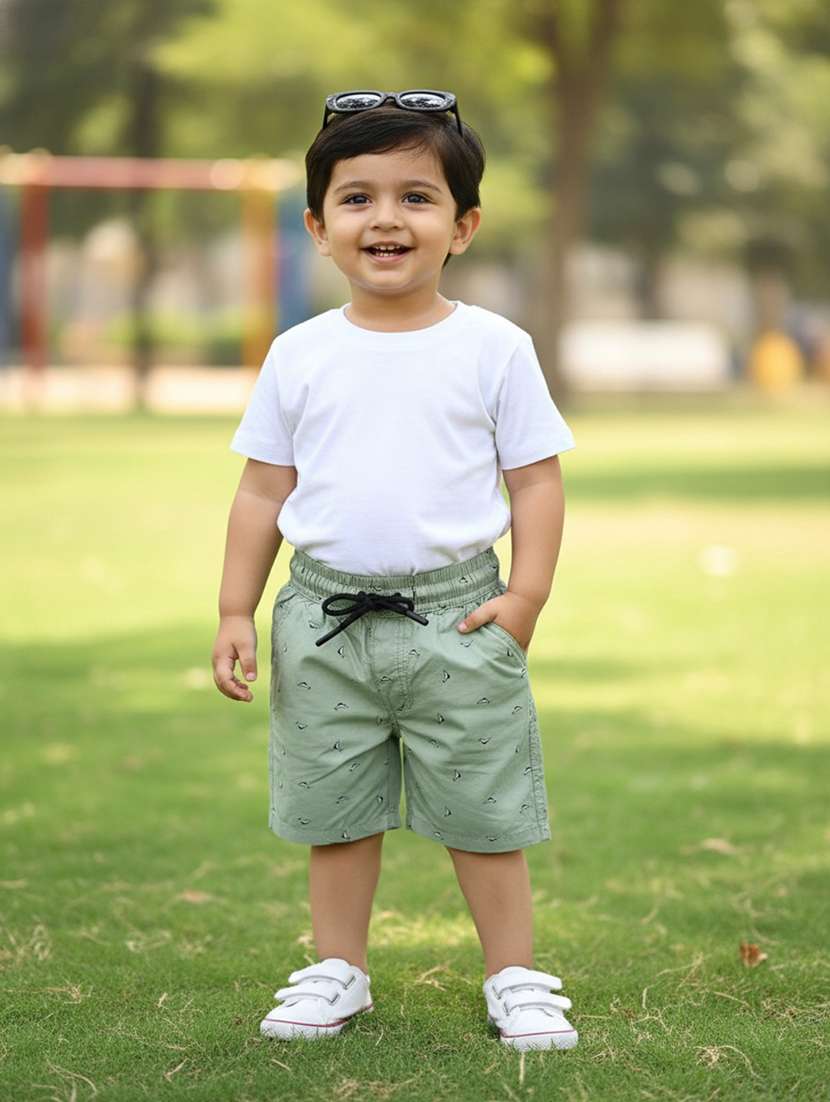 boys printed mid rise regular shorts