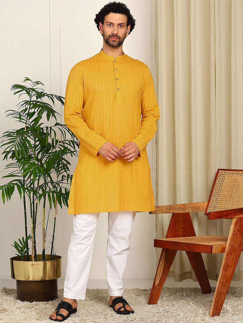 men self design mandarin neck kurta pyjama set