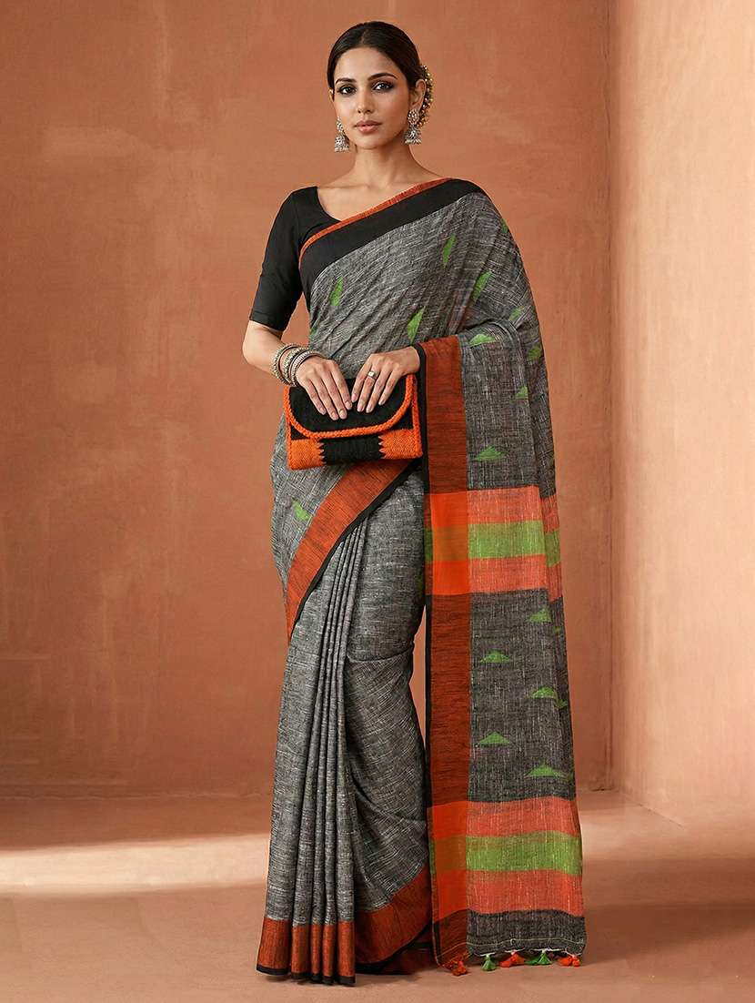 women self design handloom saree with blouse