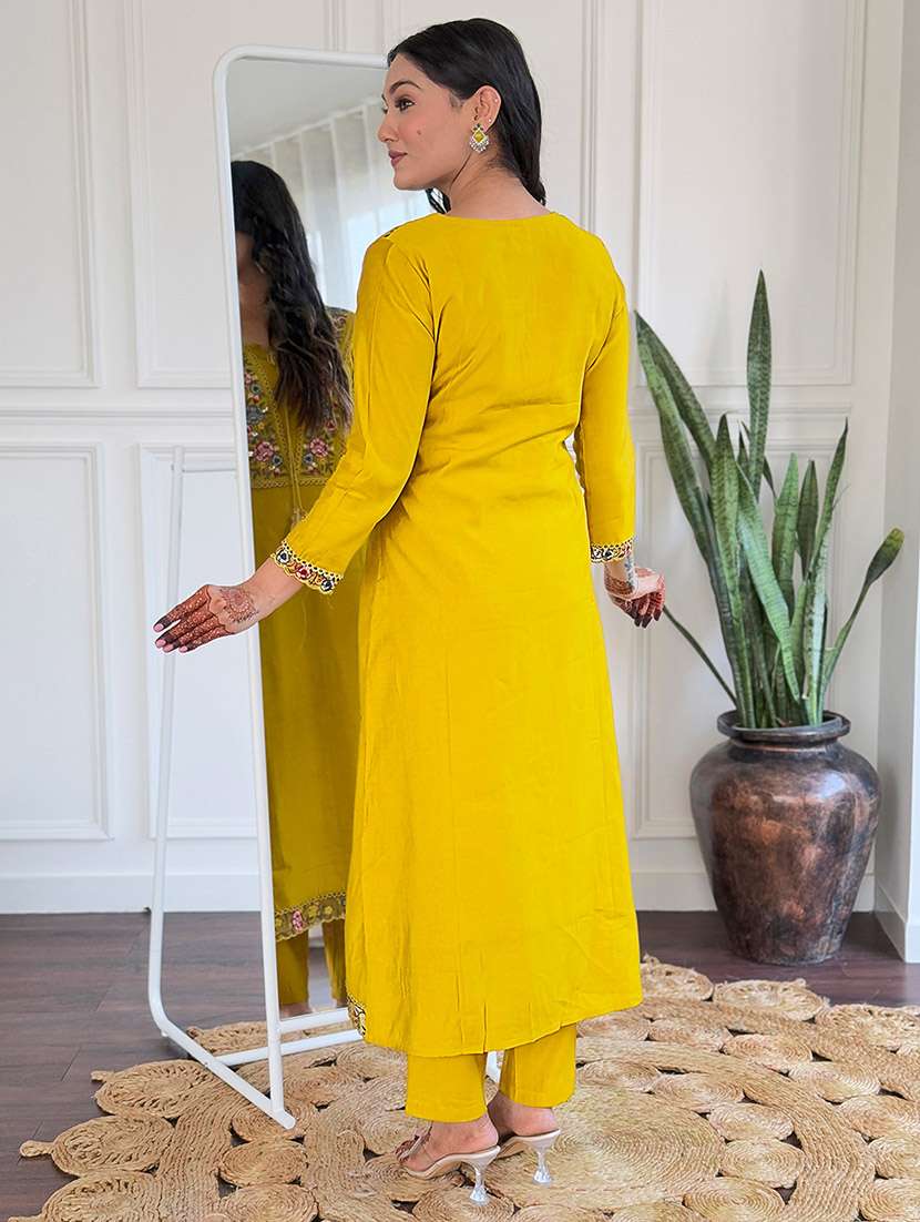 women solid with work three quarter sleeve kurta pant with dupatta set - 22481736 -  Standard Image - 3