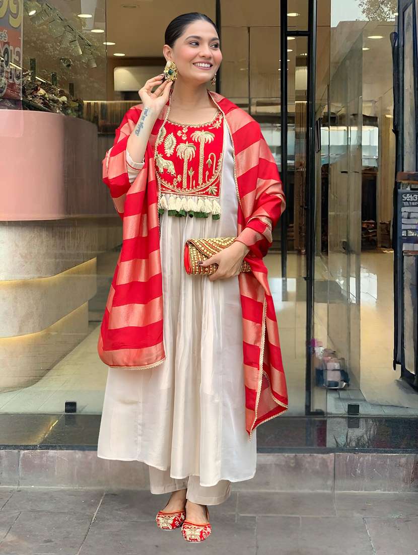 women solid with work three quarter sleeve kurta pant with dupatta set - 22481758 -  Standard Image - 3