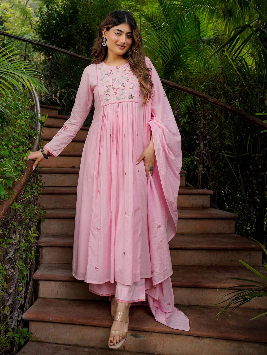 women embroidered notch neck kurta and pant set with dupatta - 22486038 -  Standard Image - 3