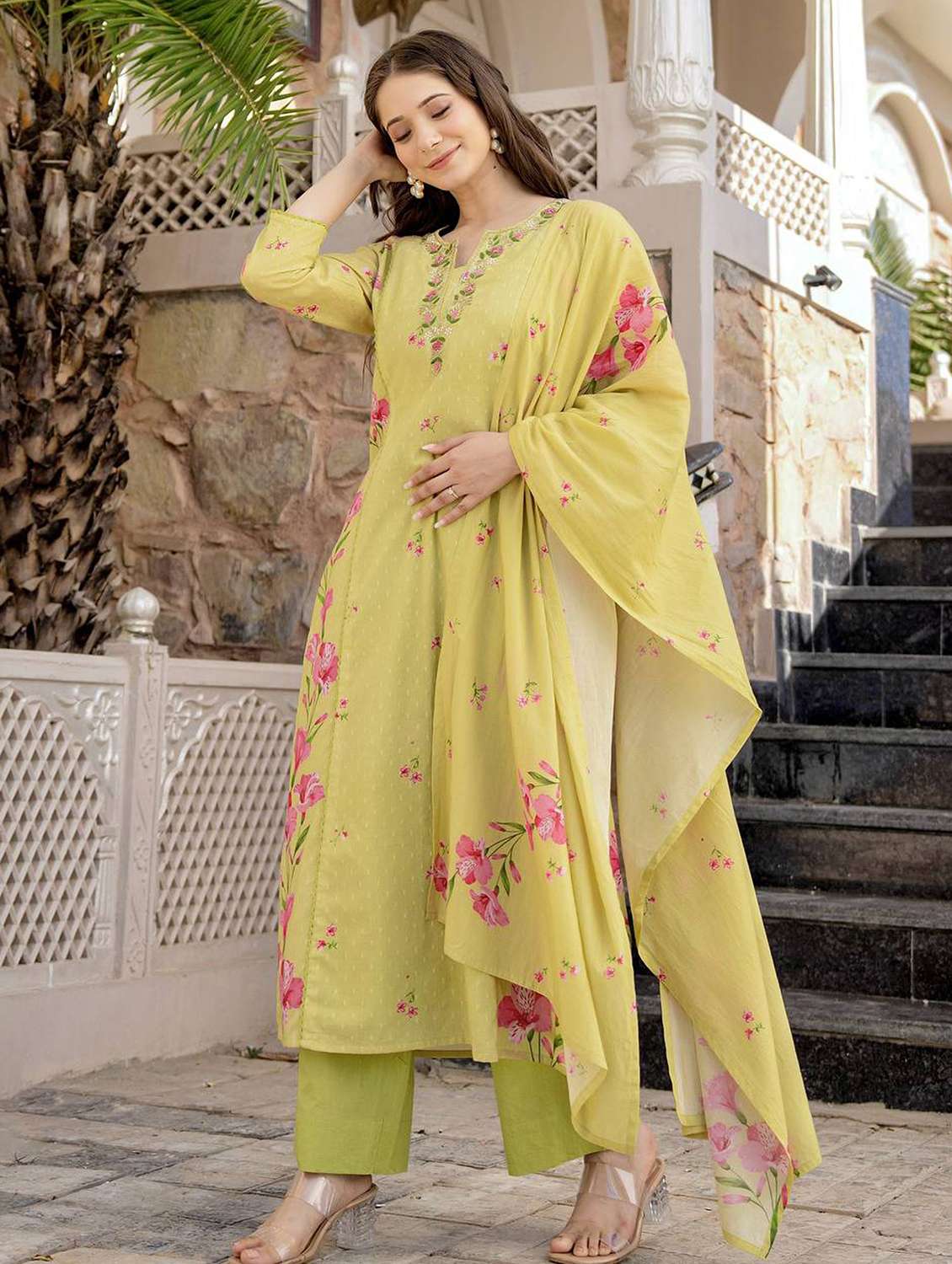 women printed notch neck kurta and pant set with dupatta