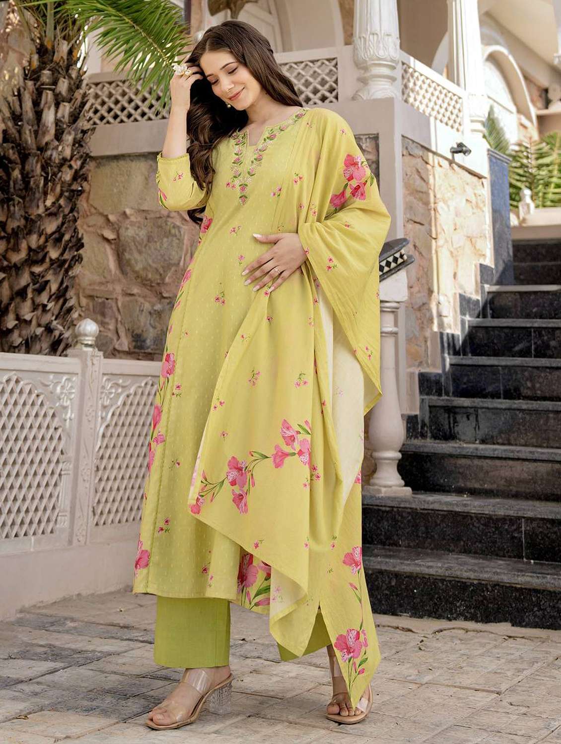 women printed notch neck kurta and pant set with dupatta - 22486206 -  Standard Image - 3