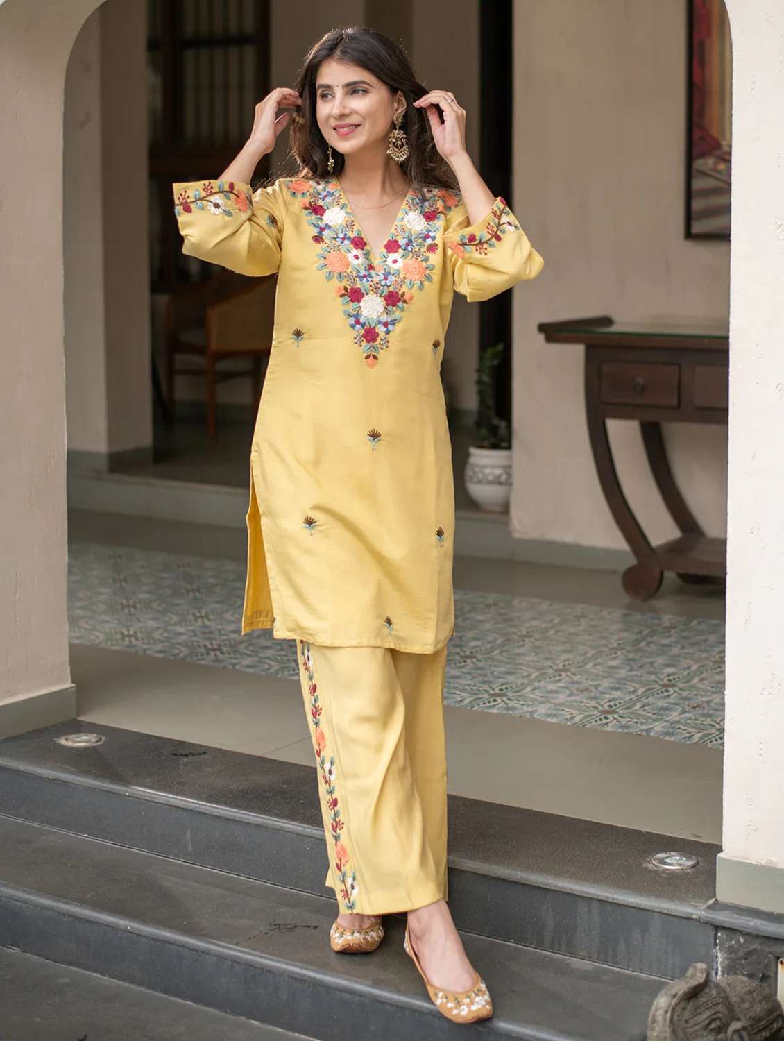 women embroidered v neck kurta and pant co-ord set - 22486294 -  Standard Image - 3