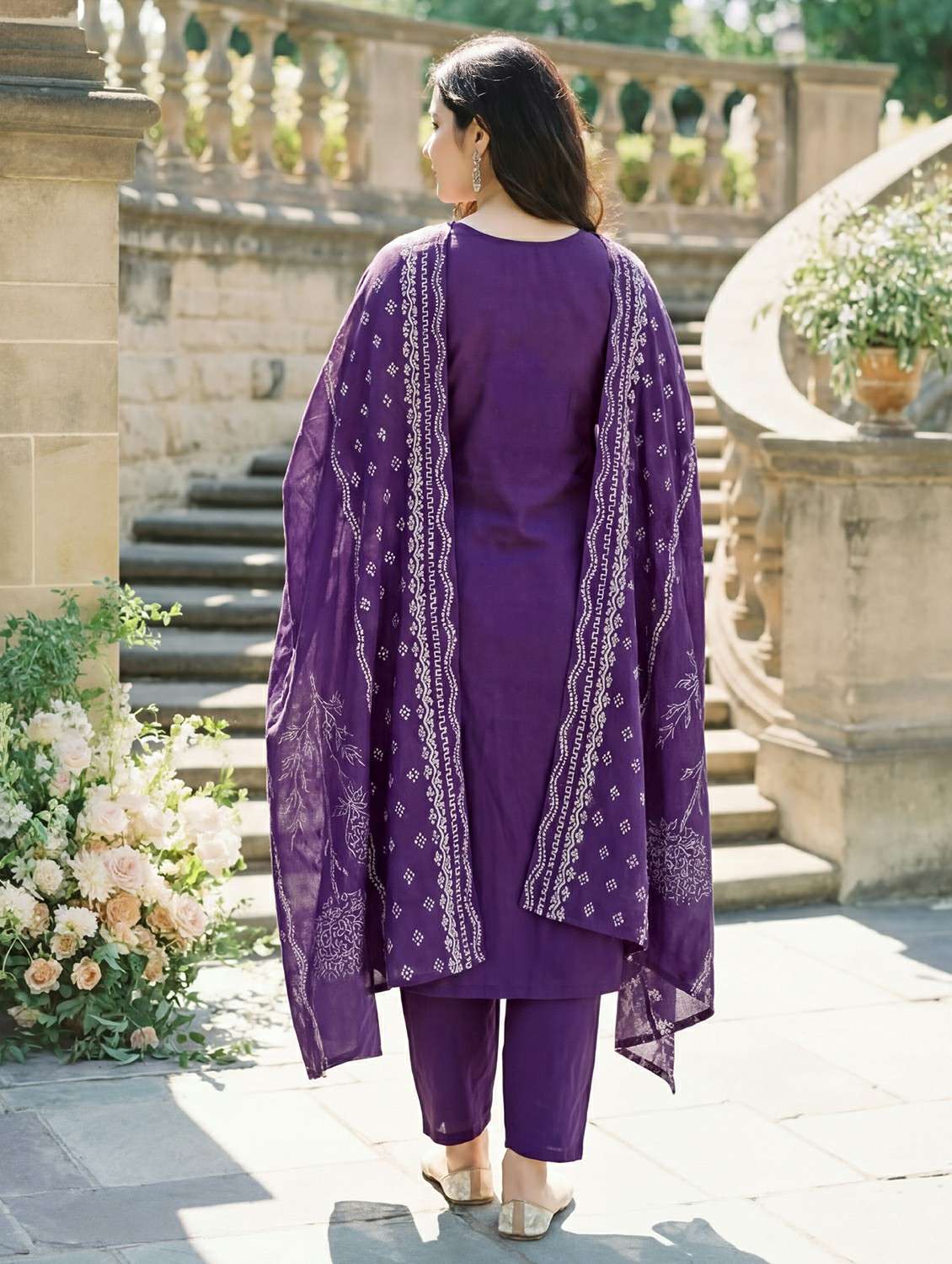 women printed notch neck kurta and pant set with dupatta - 22486306 -  Standard Image - 3