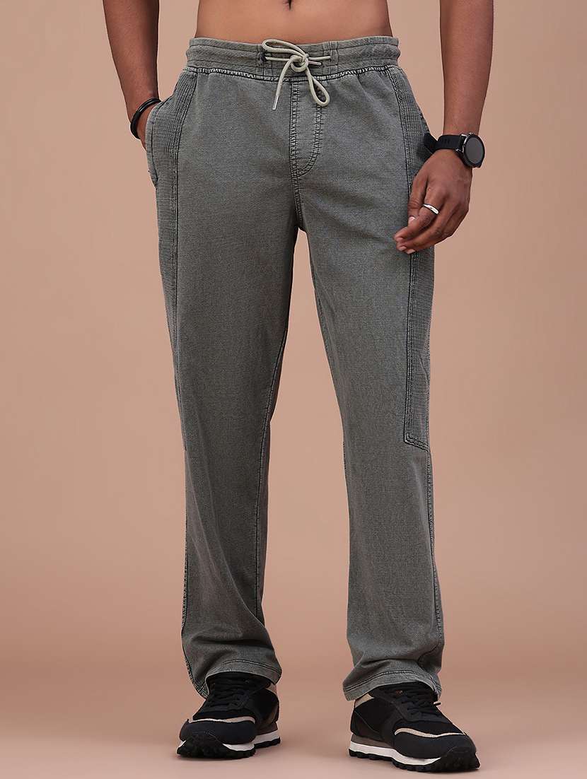 men textured mid rise full length track pant