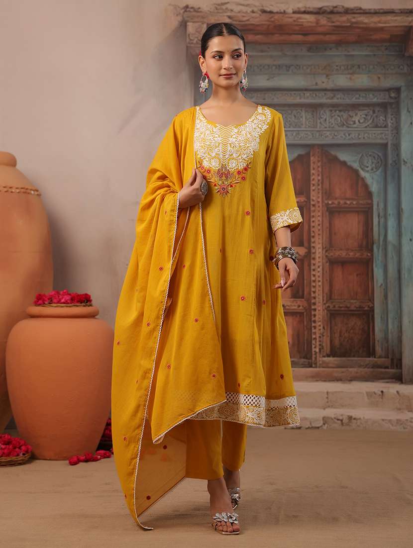 women solid with work three quarter sleeve kurta pant with dupatta set