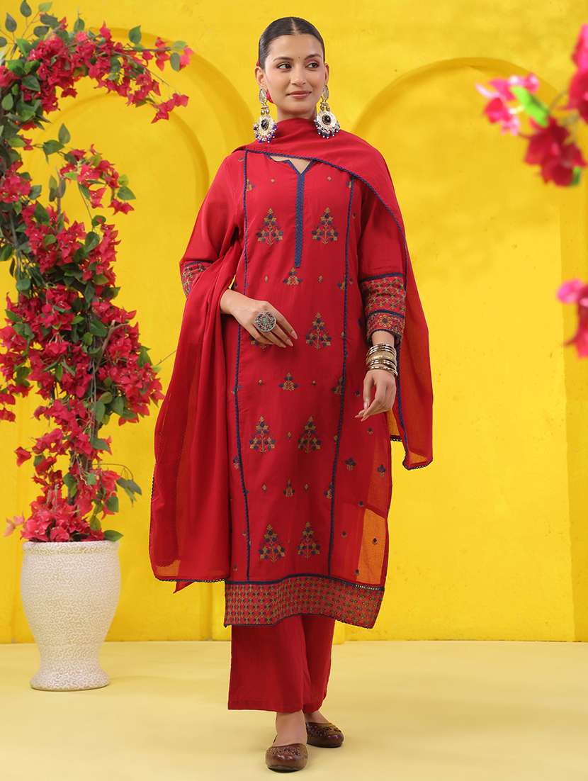 women solid with work three quarter sleeve kurta pant with dupatta set