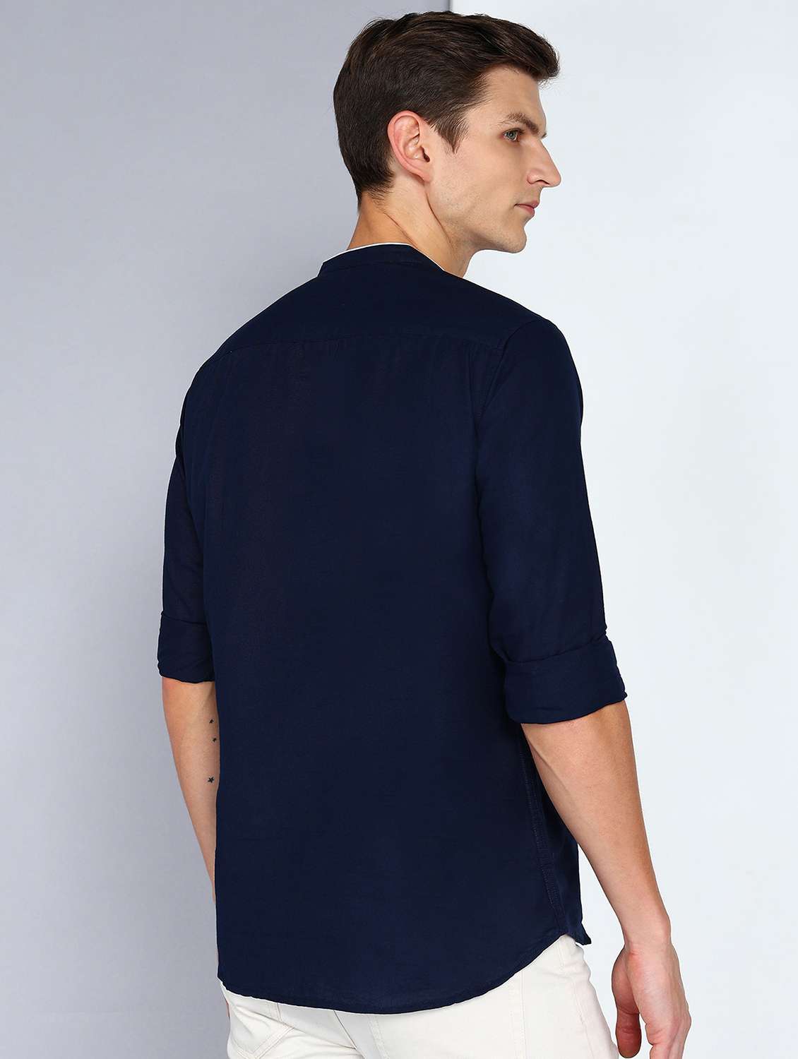 men solid mandarin neck short kurta - 22489537 -  Standard Image - 3