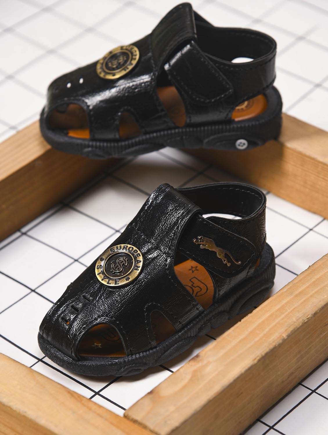 kids black synthetic floater