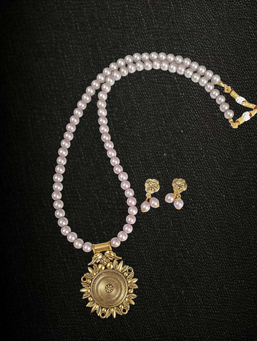 pearl necklace and earrings set with oxidized pendant