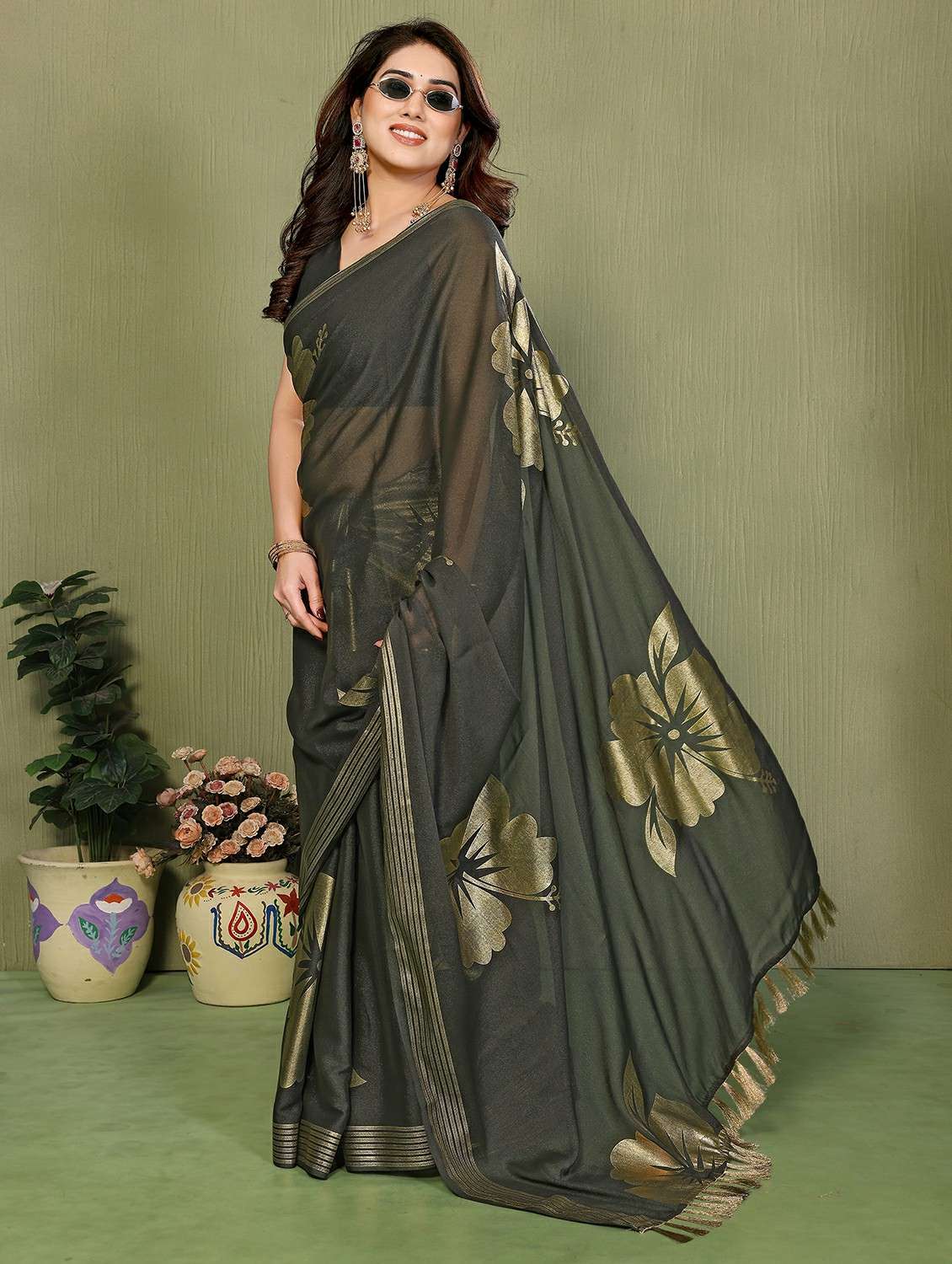 Women Foil Printed Saree With Blouse - 22489843 -  Standard Image - 3
