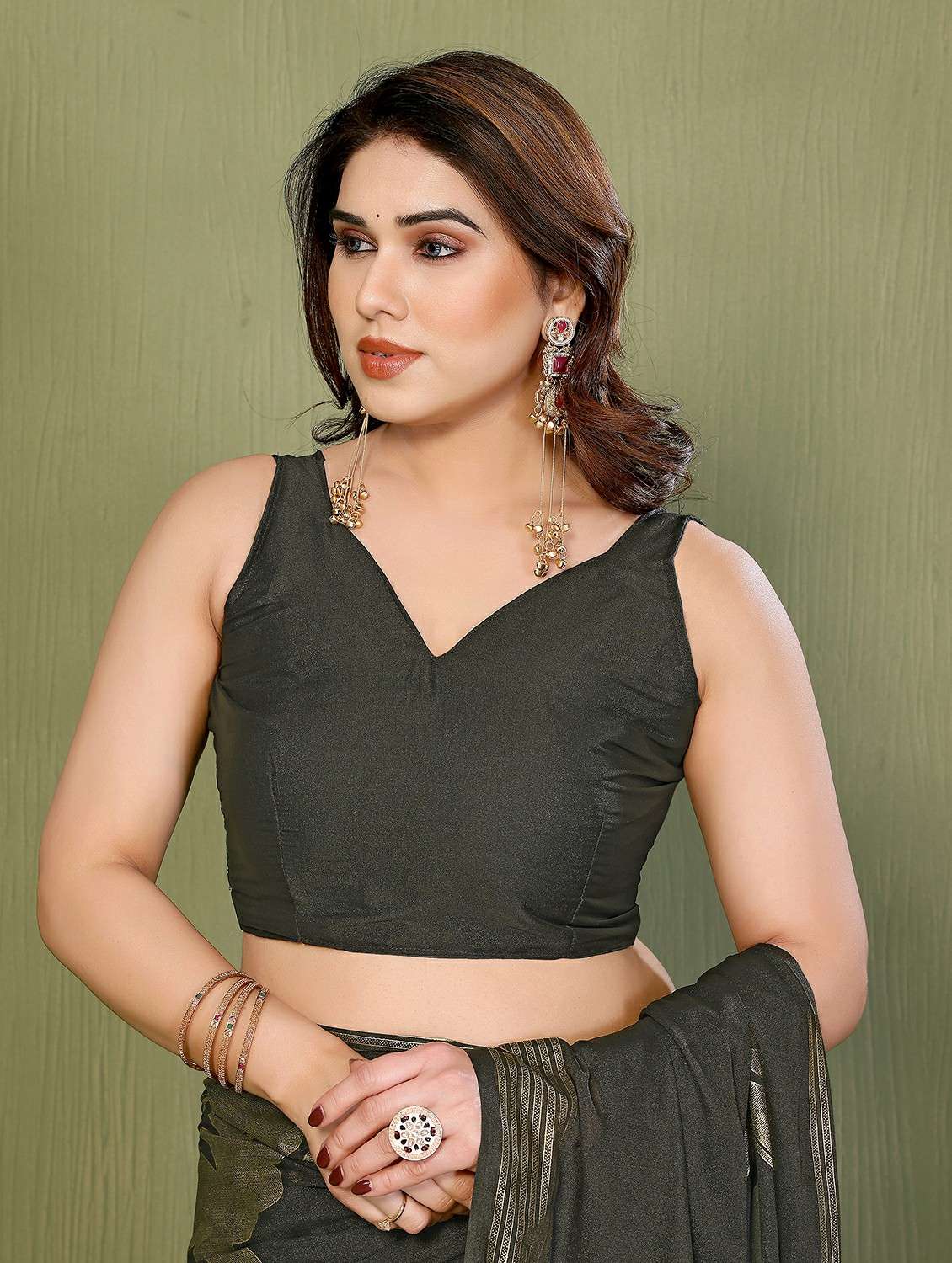 Women Foil Printed Saree With Blouse - 22489843 -  Standard Image - 5