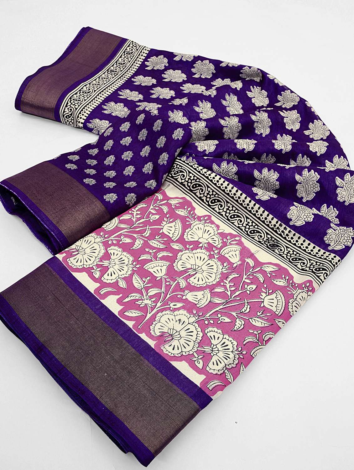 women printed casual wear saree with blouse - 22491455 -  Standard Image - 3