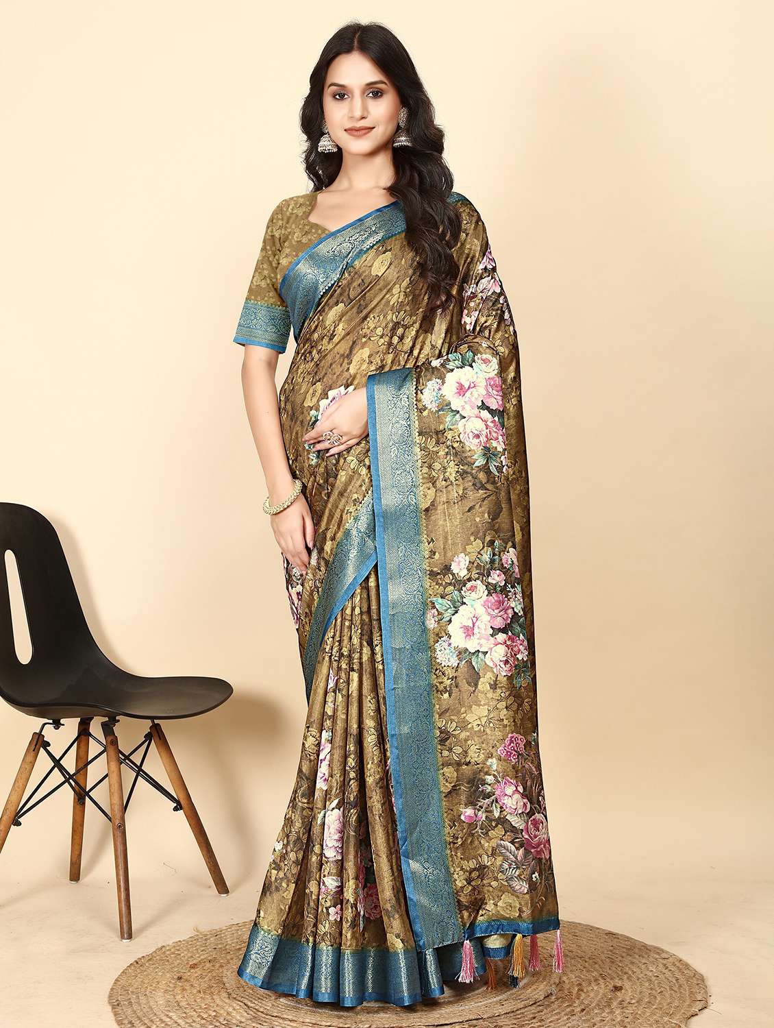women printed casual wear saree with blouse