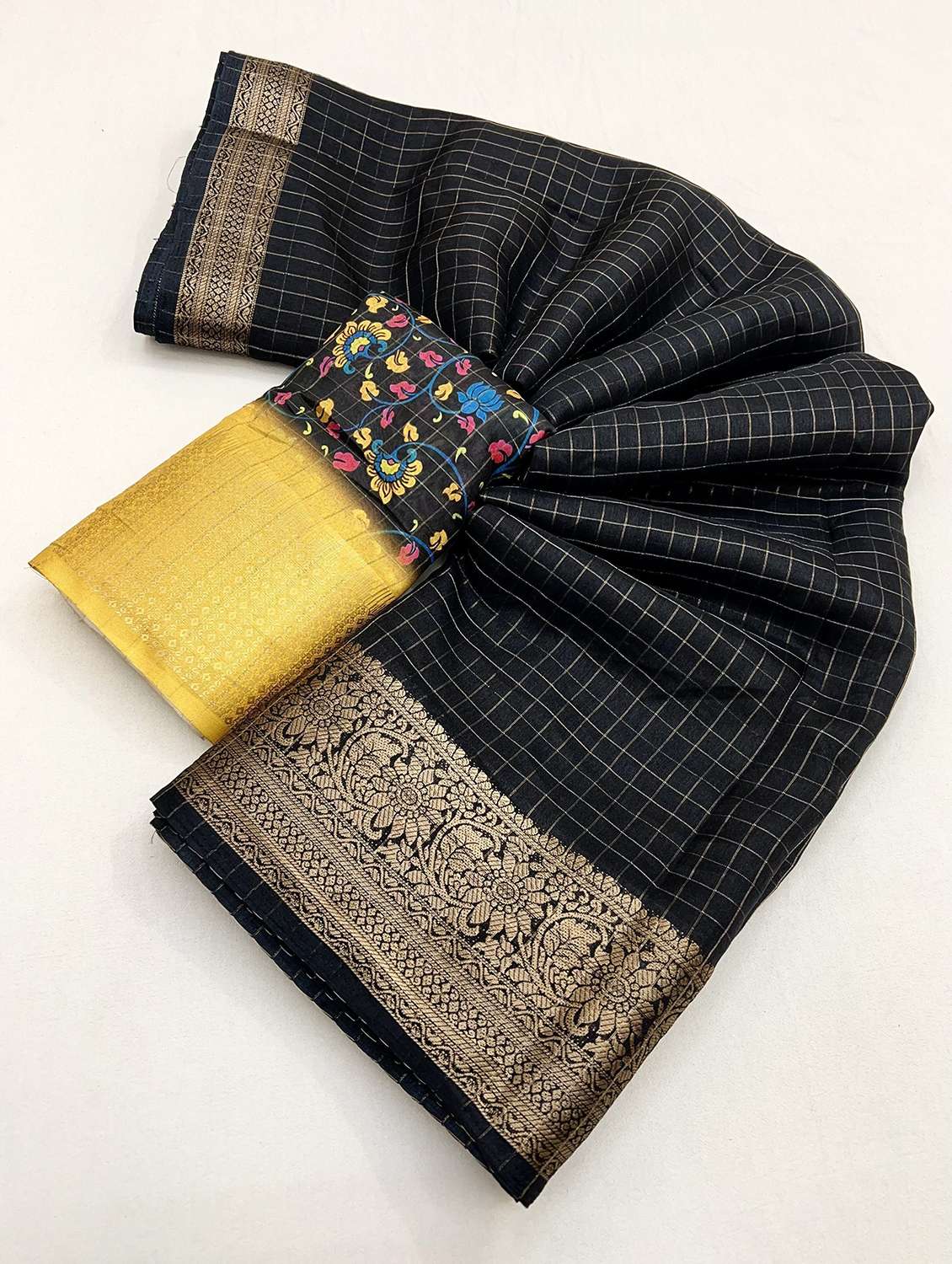 women checkered bordered saree with blouse - 22491478 -  Standard Image - 5