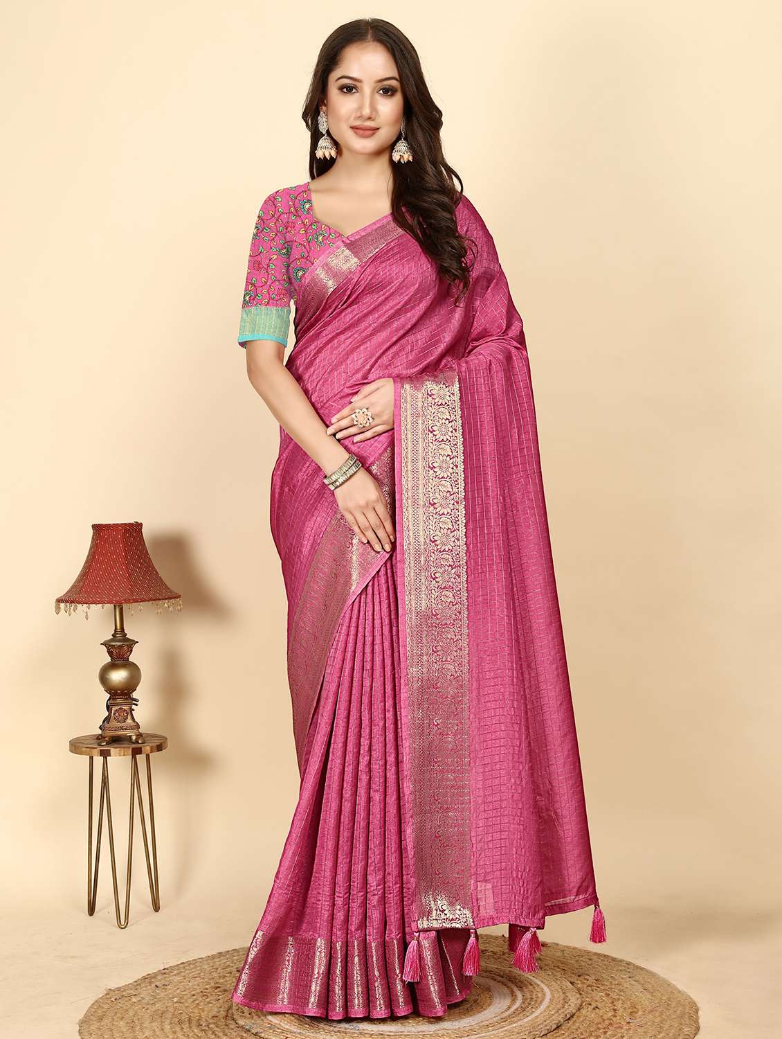 women checkered bordered saree with blouse