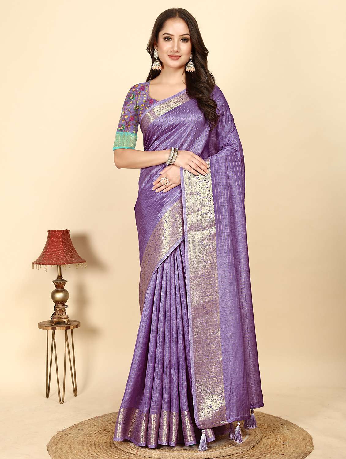 women checkered bordered saree with blouse