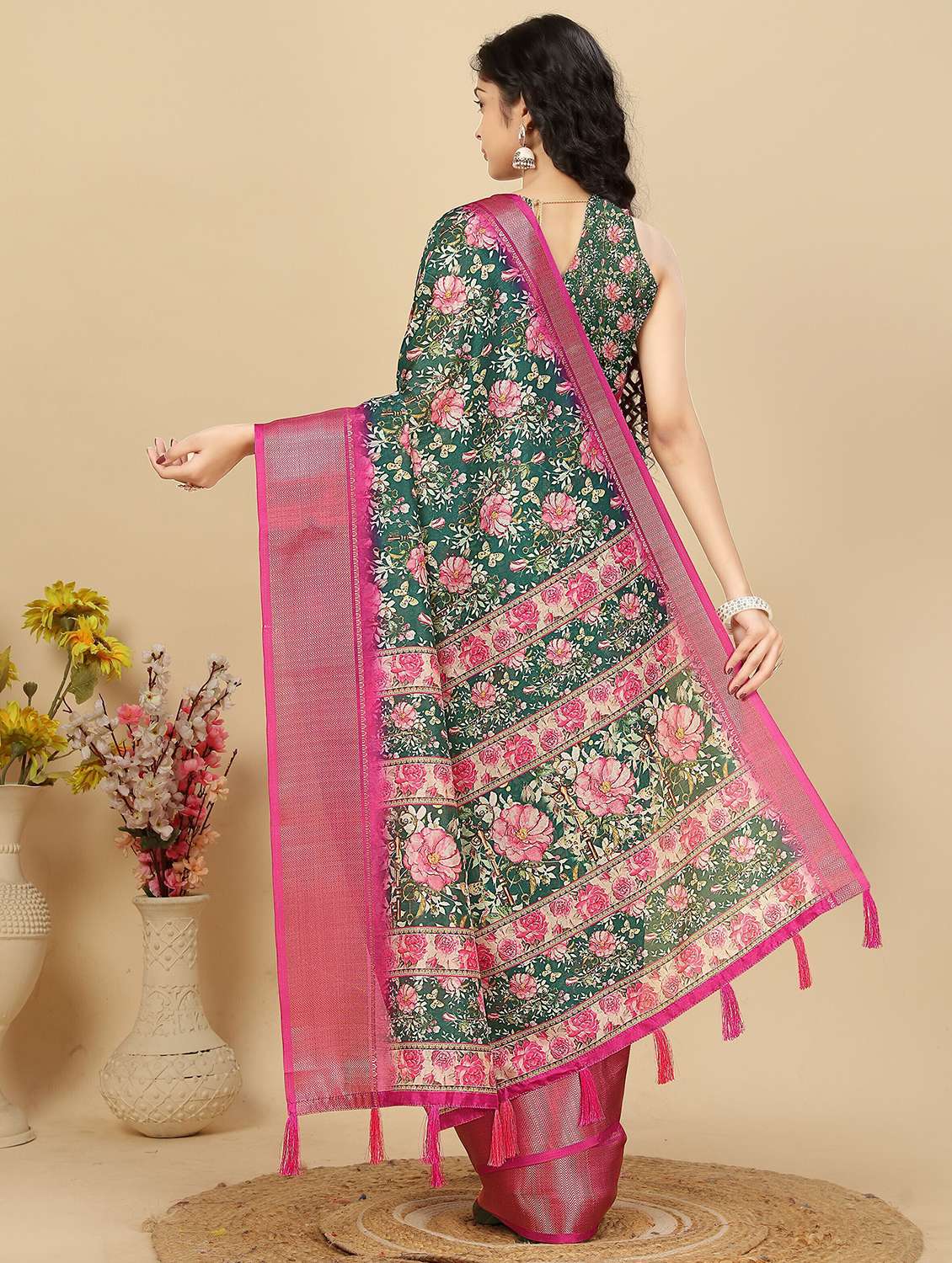 women printed casual wear saree with blouse - 22491516 -  Standard Image - 3