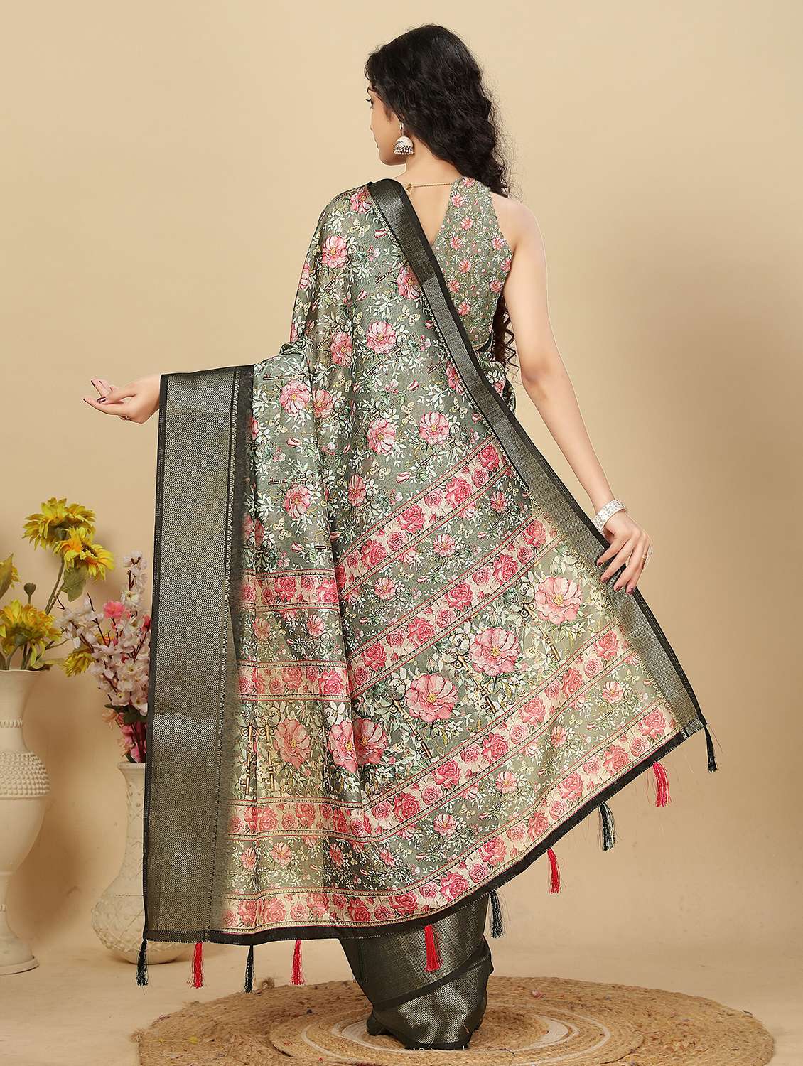women printed casual wear saree with blouse - 22491517 -  Standard Image - 3