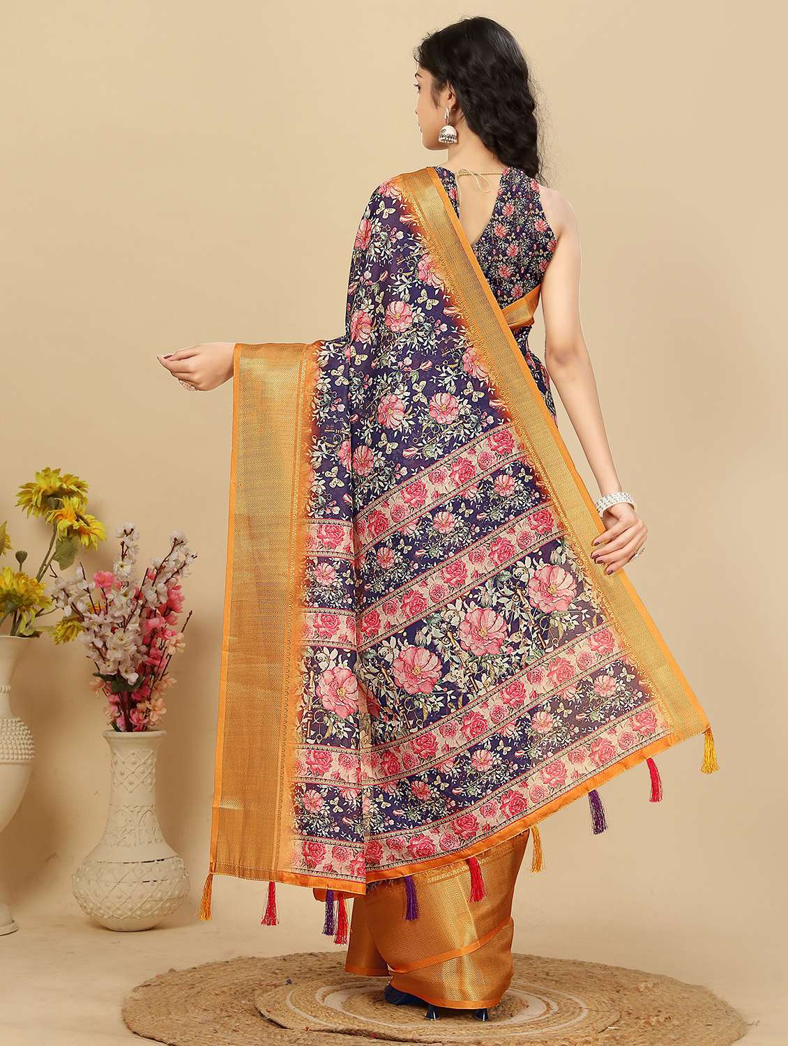 women printed casual wear saree with blouse - 22491520 -  Standard Image - 3