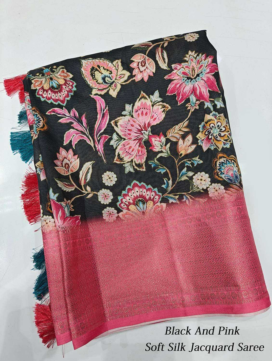women printed casual wear saree with blouse - 22491522 -  Standard Image - 3
