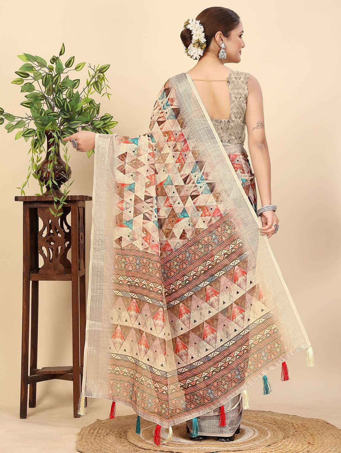 Women Printed Casual Wear Saree With Blouse - 22491536 -  Standard Image - 3
