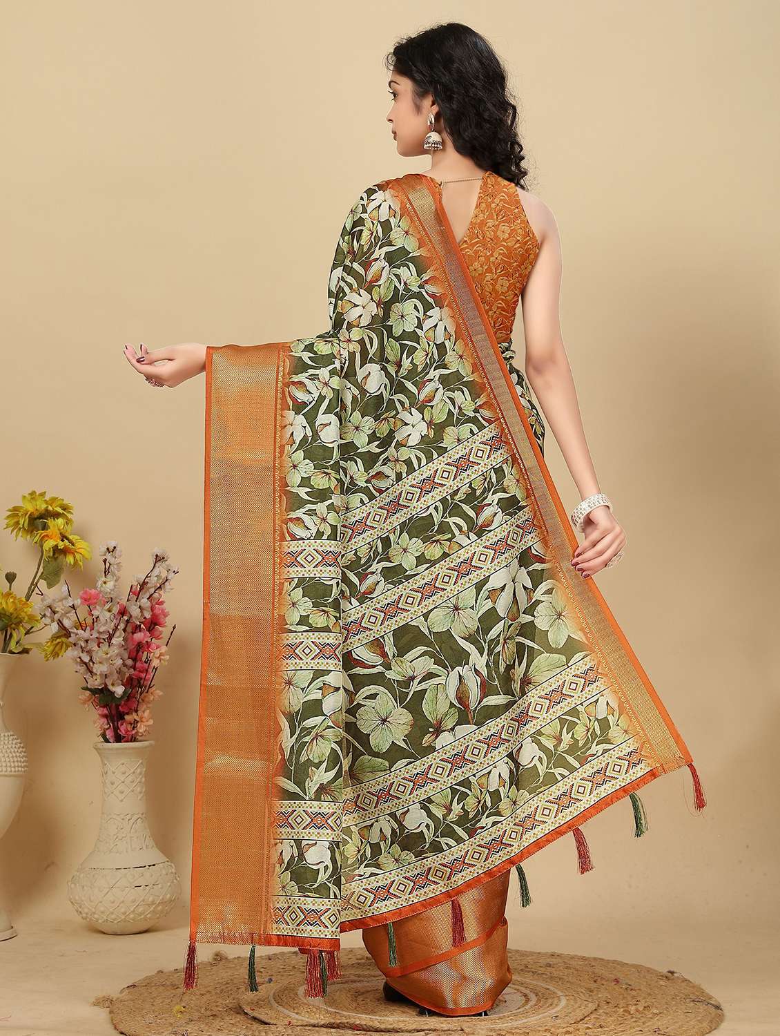 women printed casual wear saree with blouse - 22491538 -  Standard Image - 3