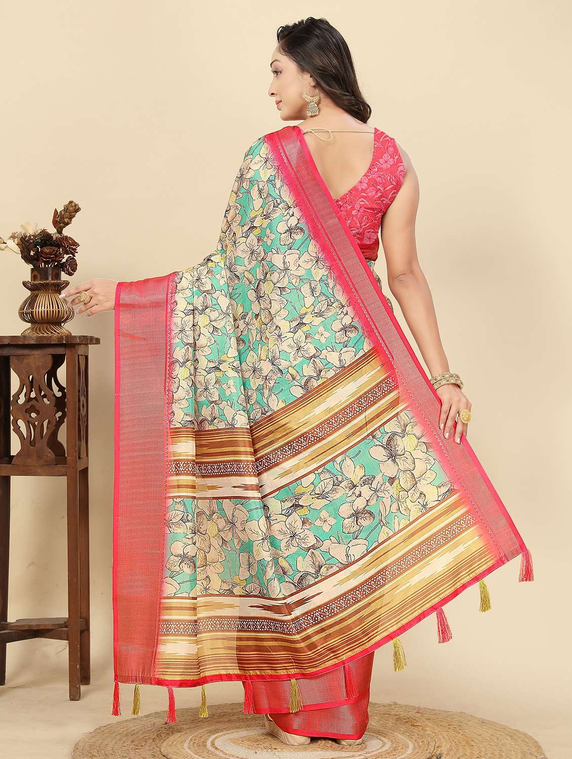 women printed casual wear saree with blouse - 22491542 -  Standard Image - 3
