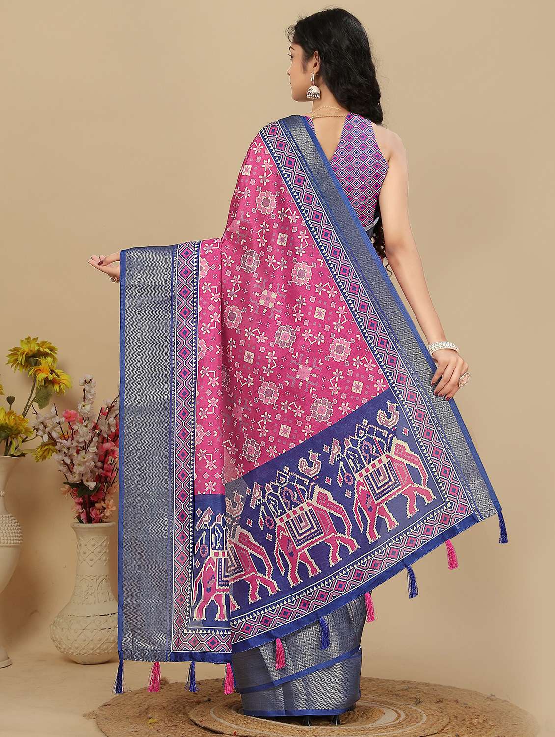 women printed patola saree with blouse - 22491551 -  Standard Image - 3